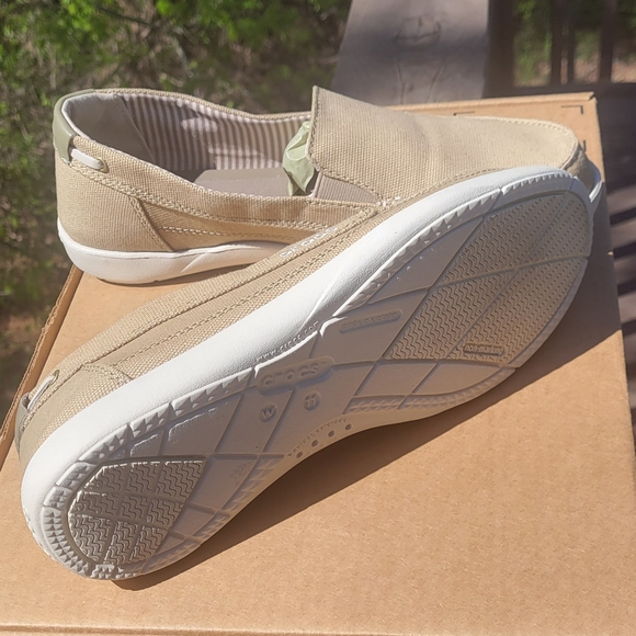 Crocs Women's Walu Loafer | Loafers for Women | Walking Shoes for Women Size 11 - Picture 10 of 12